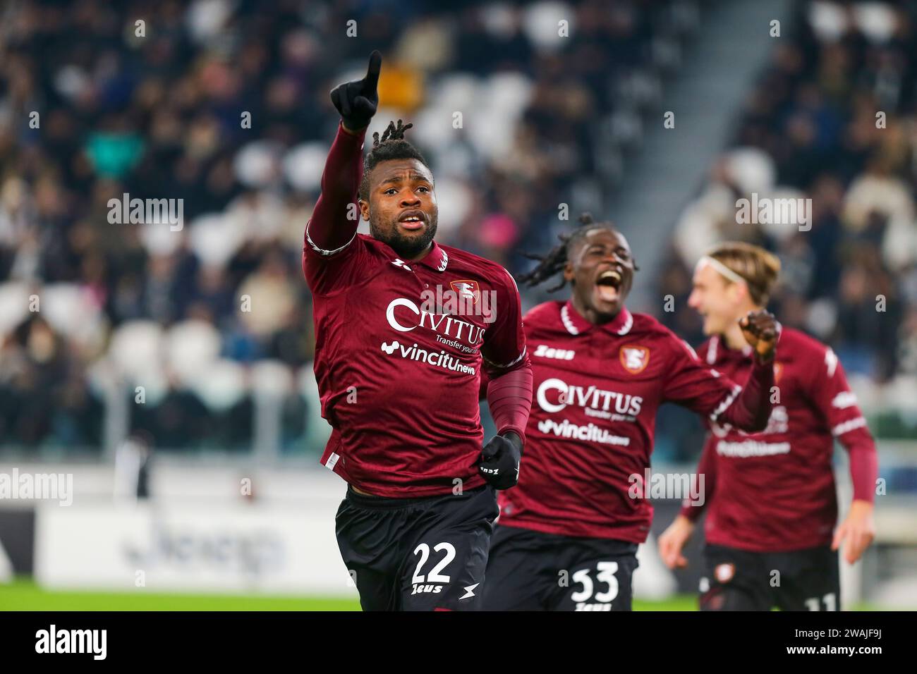 Chukwubuikem Ikwuemesi dell'US Salernitana 1919 festeggia dopo aver segnato punti durante la partita di Coppa Italia tra Juventus FC e Salernitana ad Allianz St Foto Stock