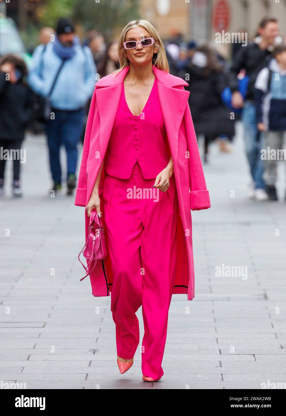 Londra, Regno Unito. 5 gennaio 2024. Ashley Roberts lascia la Global radio dopo aver presentato il suo programma radiofonico Heart Breakfast radio. Crediti: Mark Thomas/Alamy Live News Foto Stock