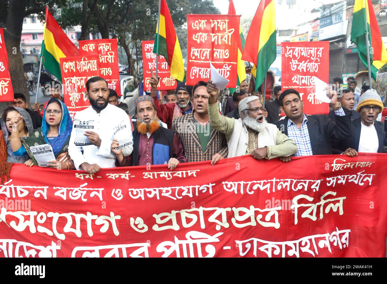 Dhaka, Bangladesh - 5 gennaio 2024: Il Partito Laburista del Bangladesh ha marciato a sostegno del movimento di boicottaggio e non cooperazione del dodicesimo parlamento nazionale Foto Stock