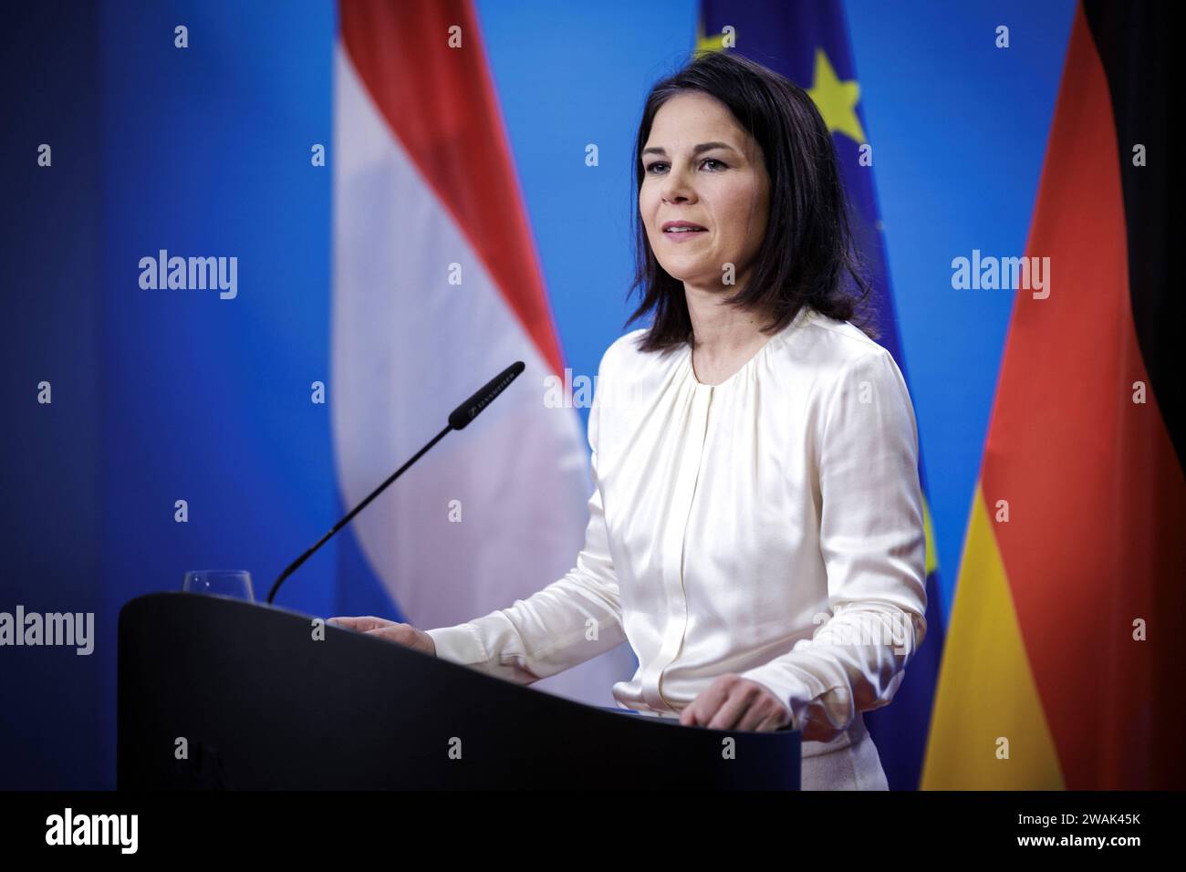 Annalena Baerbock, Bundesaussenministerin, aufgenommen im Rahmen einer Pressekonferenz im Auswaertigen AMT a Berlino, 05.01.2024. Berlin Deutschland *** Annalena Baerbock, Ministro federale degli Esteri, in una conferenza stampa presso il Ministero federale degli Esteri di Berlino, 05 01 2024 Berlino Germania Copyright: XJaninexSchmitzx Foto Stock