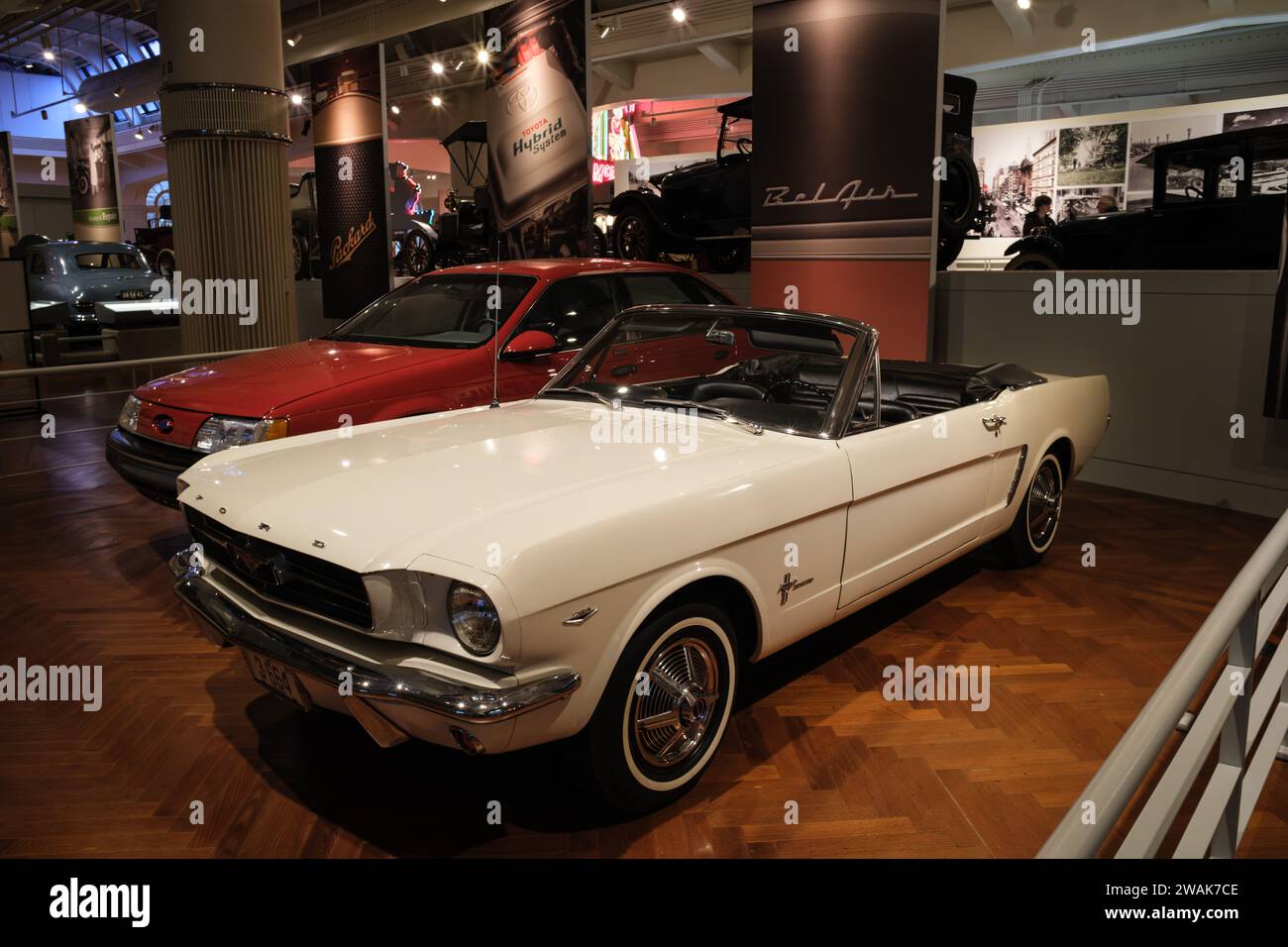 1965 Ford Mustang convertibile in mostra presso l'Henry Ford Museum of American Innovation Foto Stock