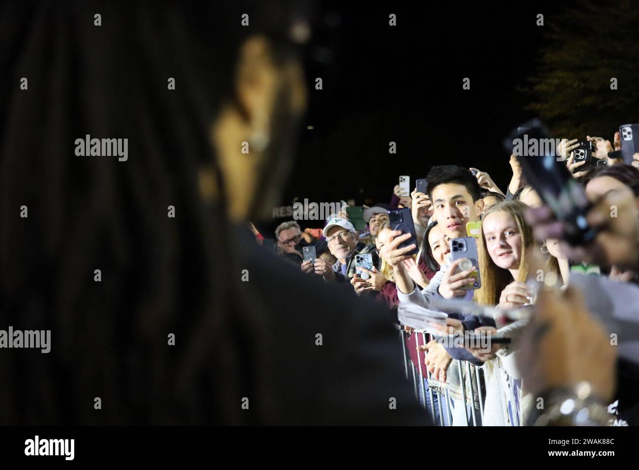 Palm Springs, California, Stati Uniti 31 dicembre 2023. Lennie Kravitz firma autografi al Palm Springs International Film Festival 2024: La cerimonia del 4 gennaio Film Award. (Immagine di credito: © Amy Katz/ZUMA Press Wire) SOLO USO EDITORIALE! Non per USO commerciale! Foto Stock