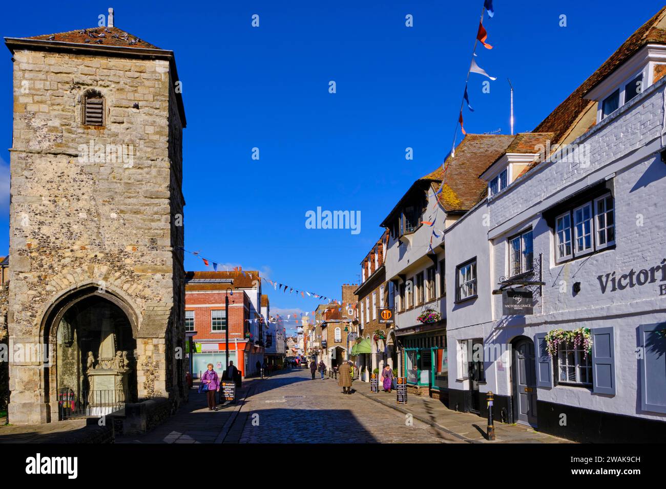 Regno Unito, Kent, Canterbury, l'antico centro della città di Canterbury, vista di Burgate Street Foto Stock