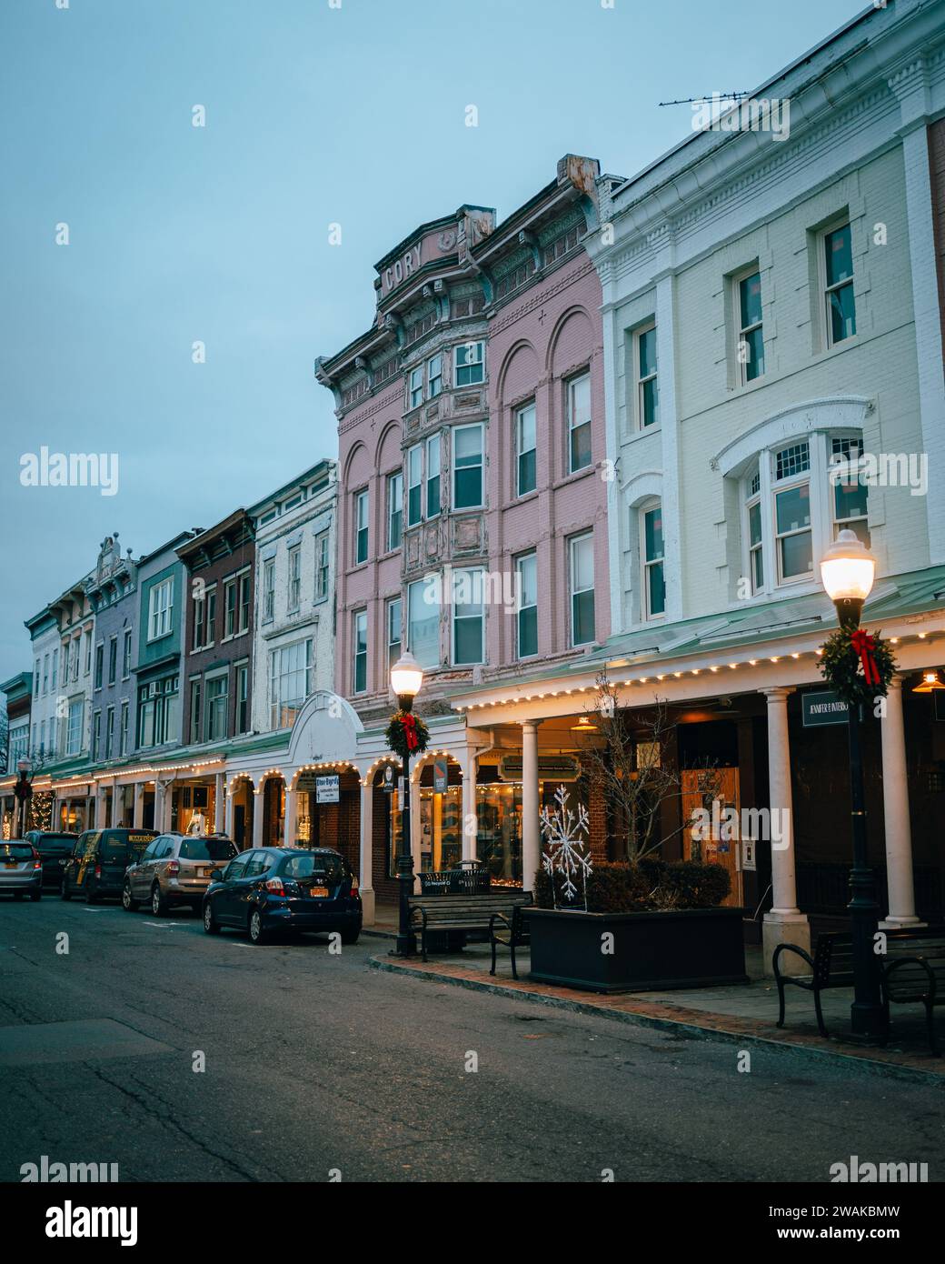Scena serale a Wall Street nel quartiere Stockade di Kingston, New York Foto Stock