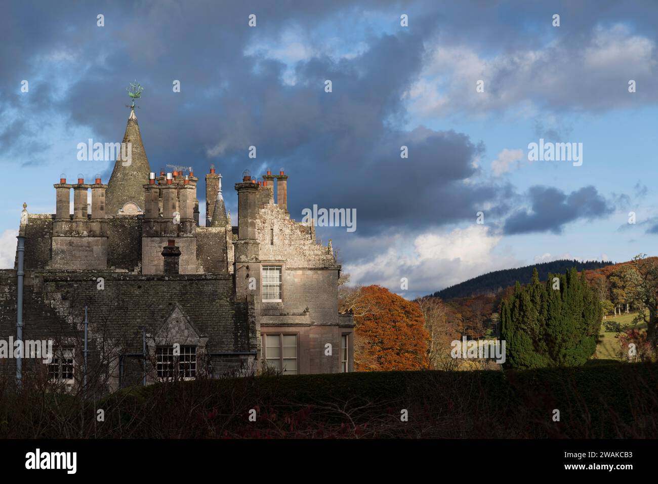 Dawyck House vicino Peebles, nel sud della Scozia. I giardini della Royal Horticultural Society of Scotland sono aperti al pubblico durante la stagione estiva e ospitano privati. Foto Stock