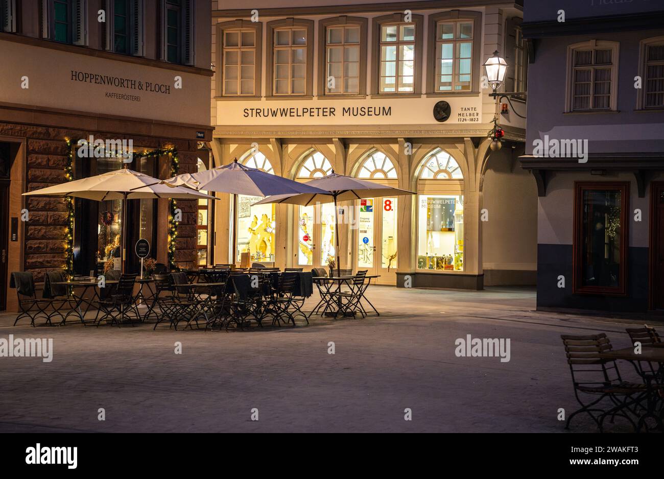 Il nuovo centro storico di Francoforte e l'edificio del museo Struwwelpeter di notte Foto Stock