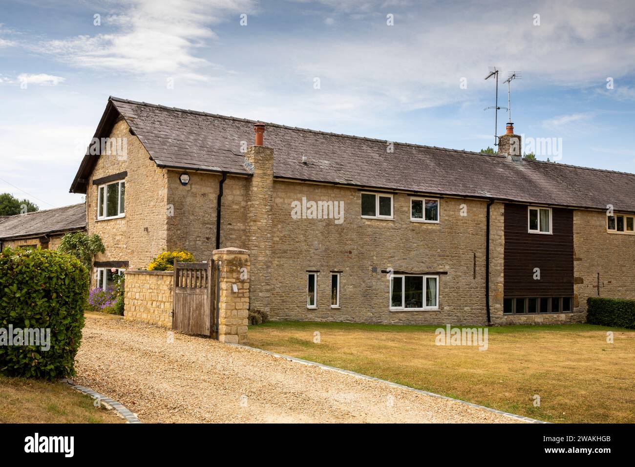 Regno Unito, Inghilterra, Oxfordshire, Cottisford, Manor Farm, stalla convertita, ora casa Foto Stock