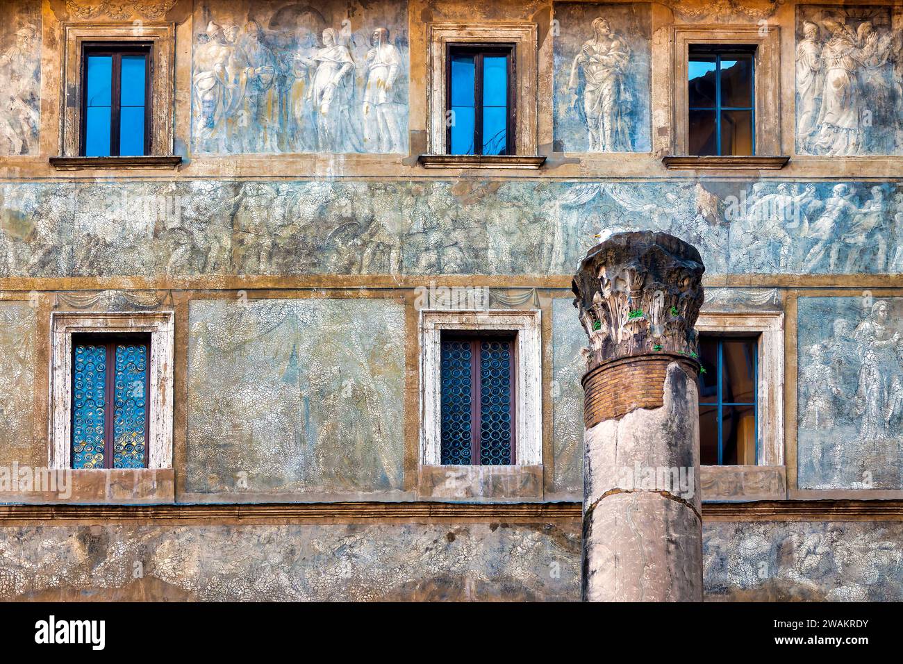 Facciata dello storico Palazzo massimo in Piazza dei massimi, Roma, Italia Foto Stock