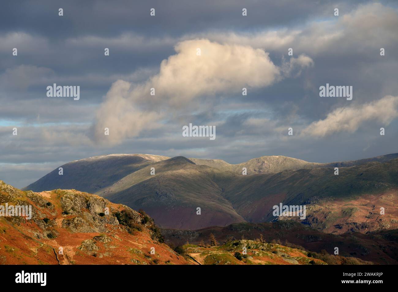 Il Fairfield Horseshoe visto dalle pendici di Wetherlam. Cumbria Foto Stock