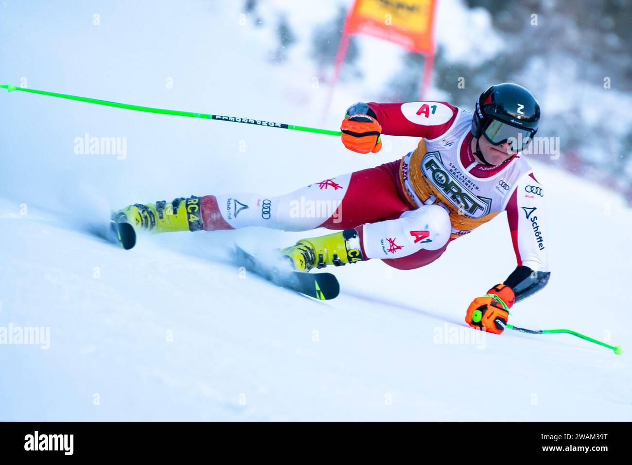 Alta Badia, Italia 17 dicembre 2023. HAASER Raphael (AUT) gareggia nella Coppa del mondo di sci alpino Audi Fis 2023-24 Slalom gigante maschile sulla Gran Risa Foto Stock