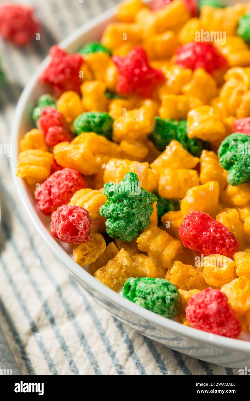 Succulenti cereali Sweet Christmas Breakfast con latte intero Foto Stock