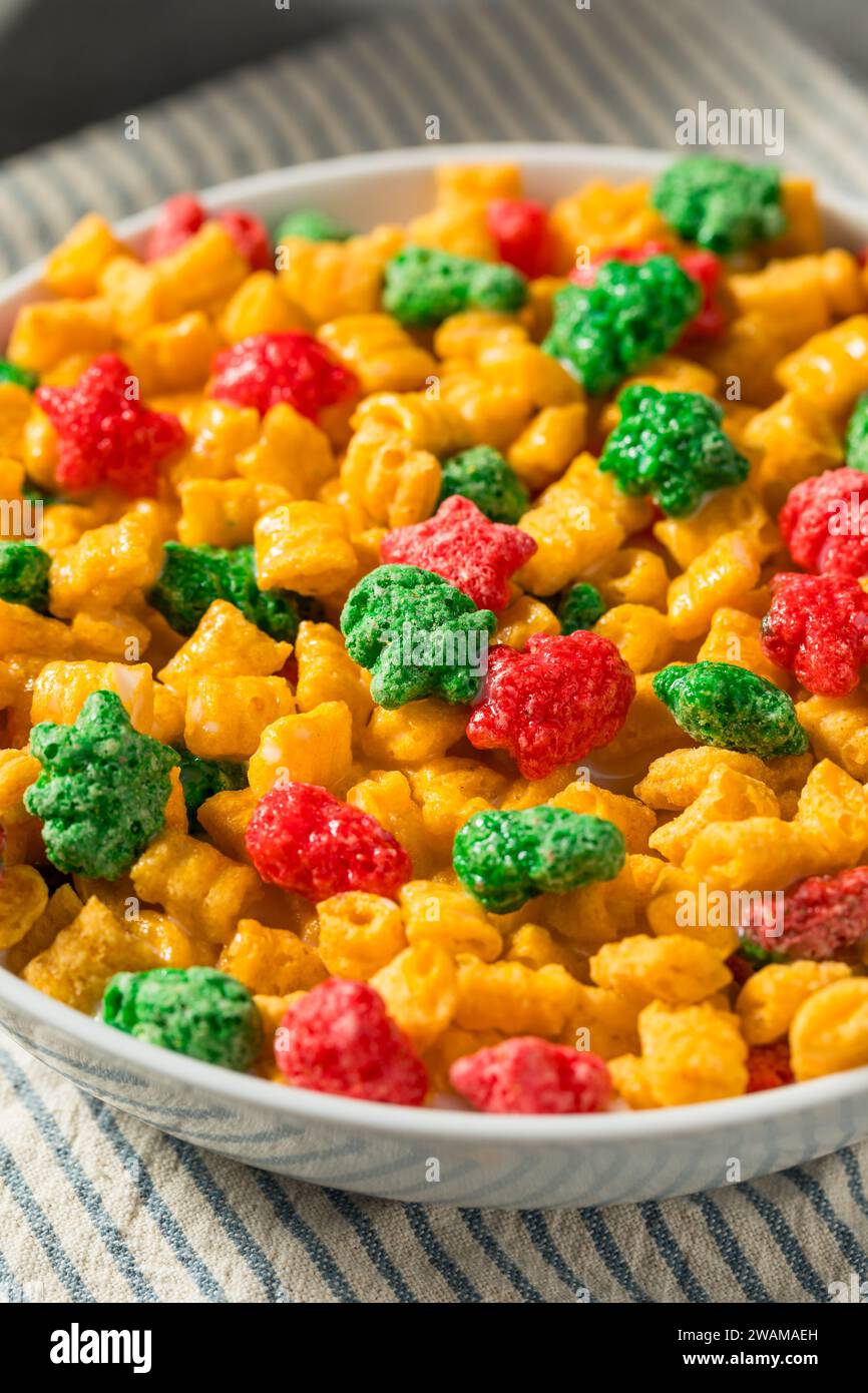 Succulenti cereali Sweet Christmas Breakfast con latte intero Foto Stock