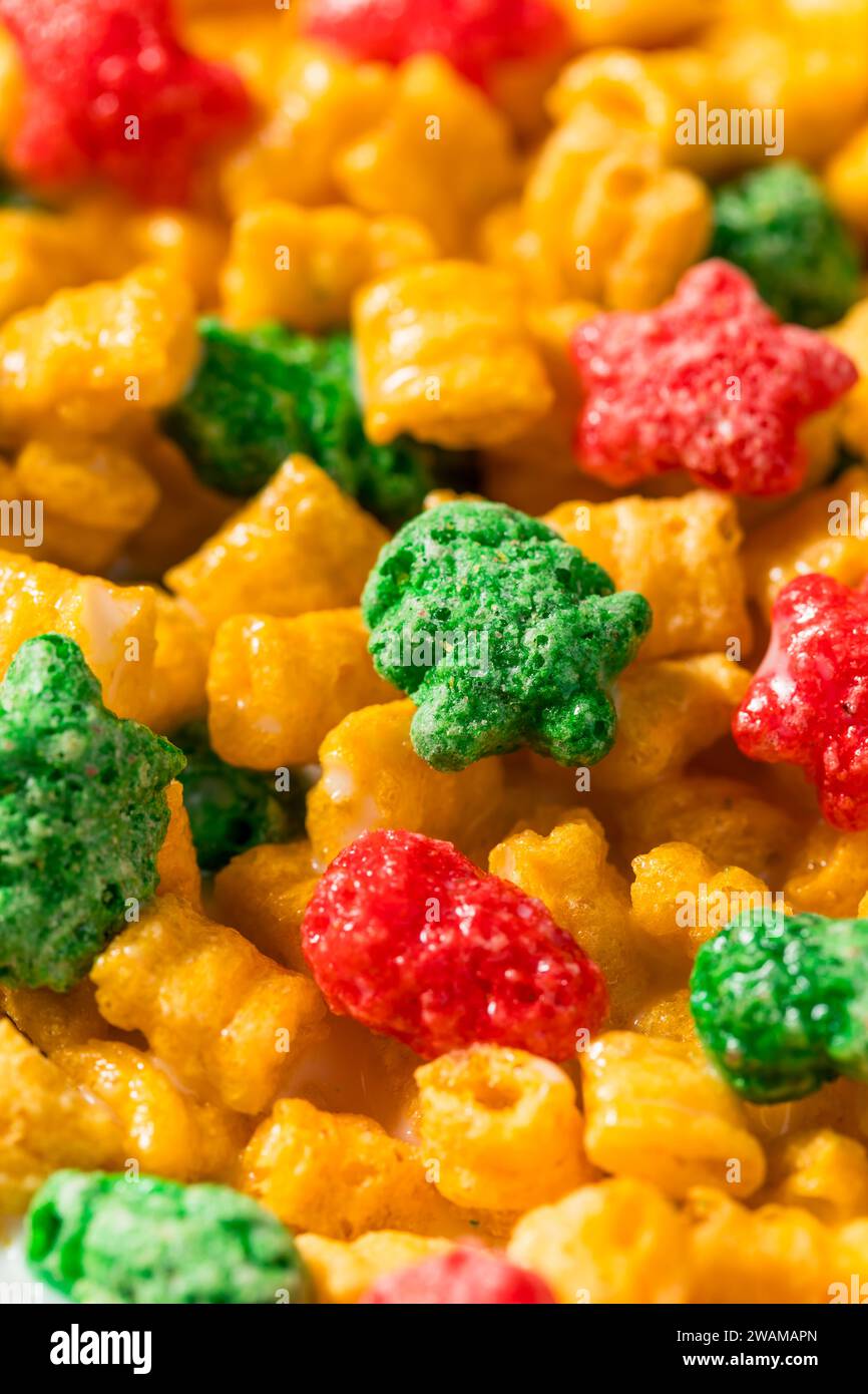 Succulenti cereali Sweet Christmas Breakfast con latte intero Foto Stock
