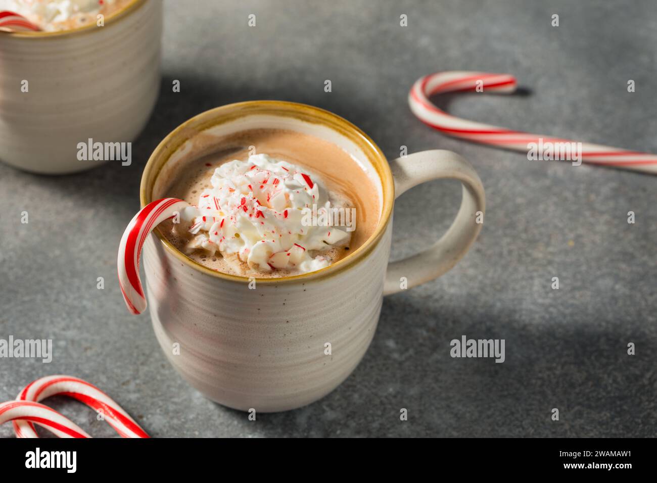 Hot Chocolate Cocao alla menta dolce con panna montata Foto Stock