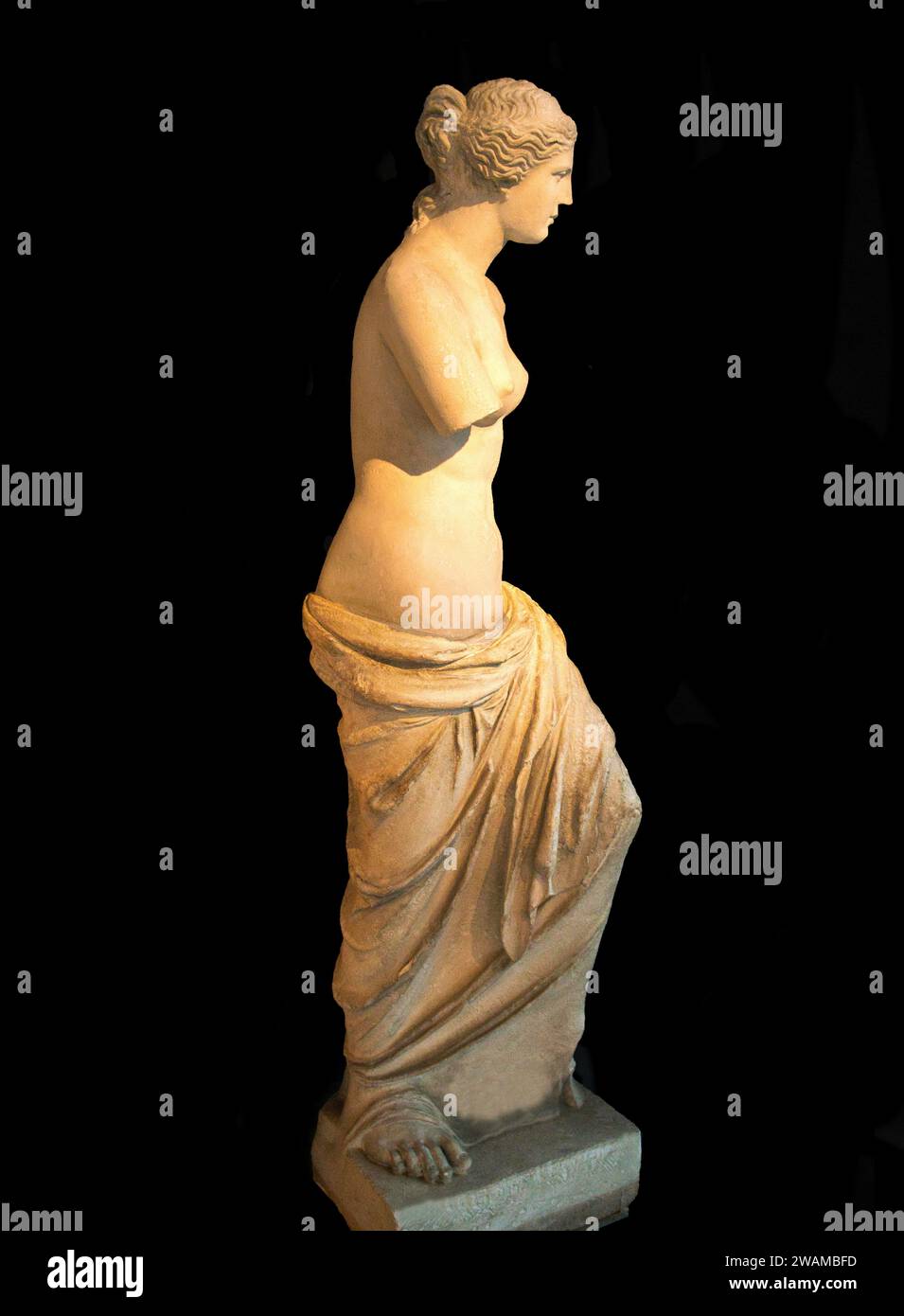 Gesso della statua di Venere di Milo su sfondo scuro Foto Stock