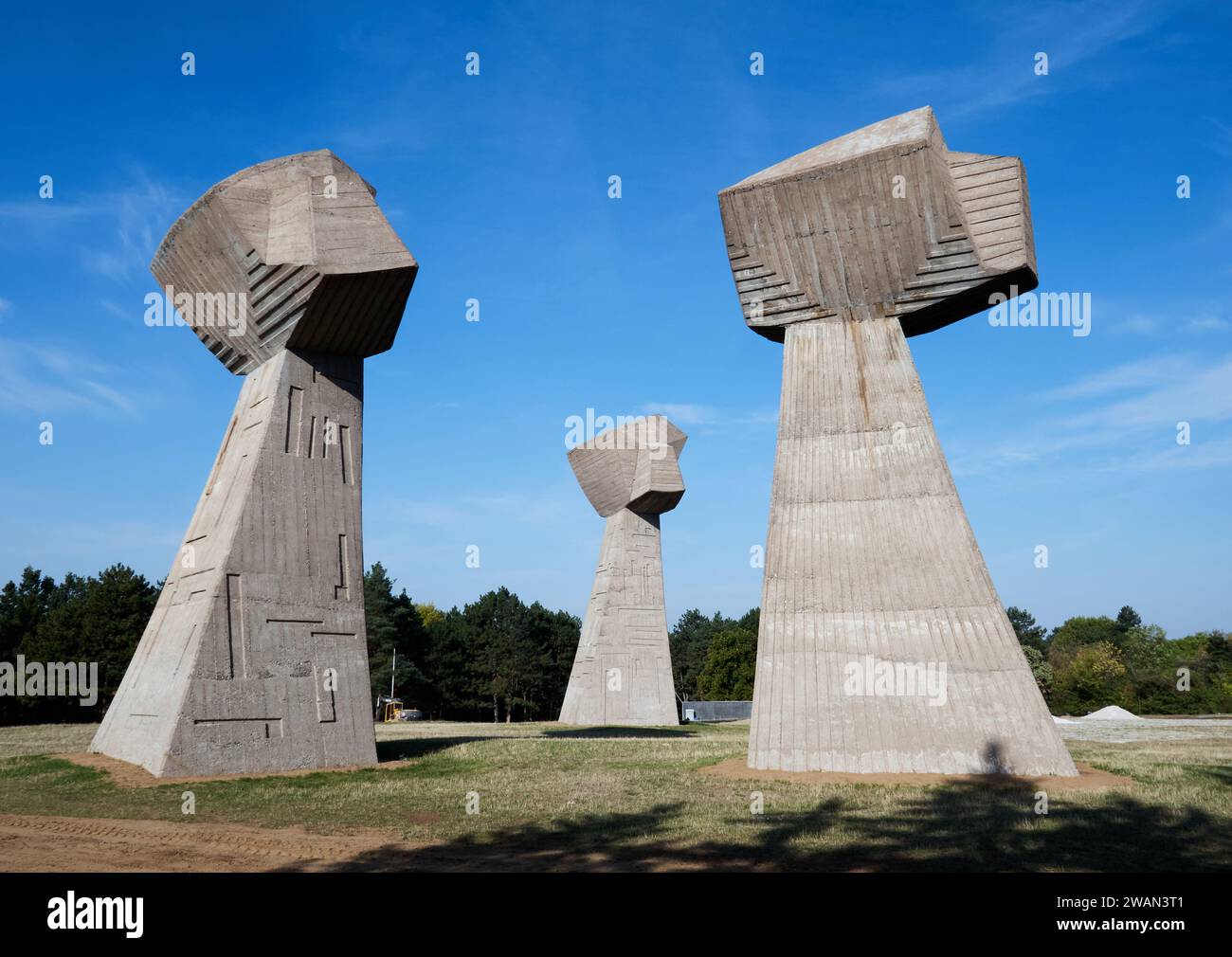Il Parco commemorativo di Bubanj , "le tre puzze" a Niš, Serbia, commemora i +10000 serbi, ebrei e rom che sono stati giustiziati in questo sito Foto Stock