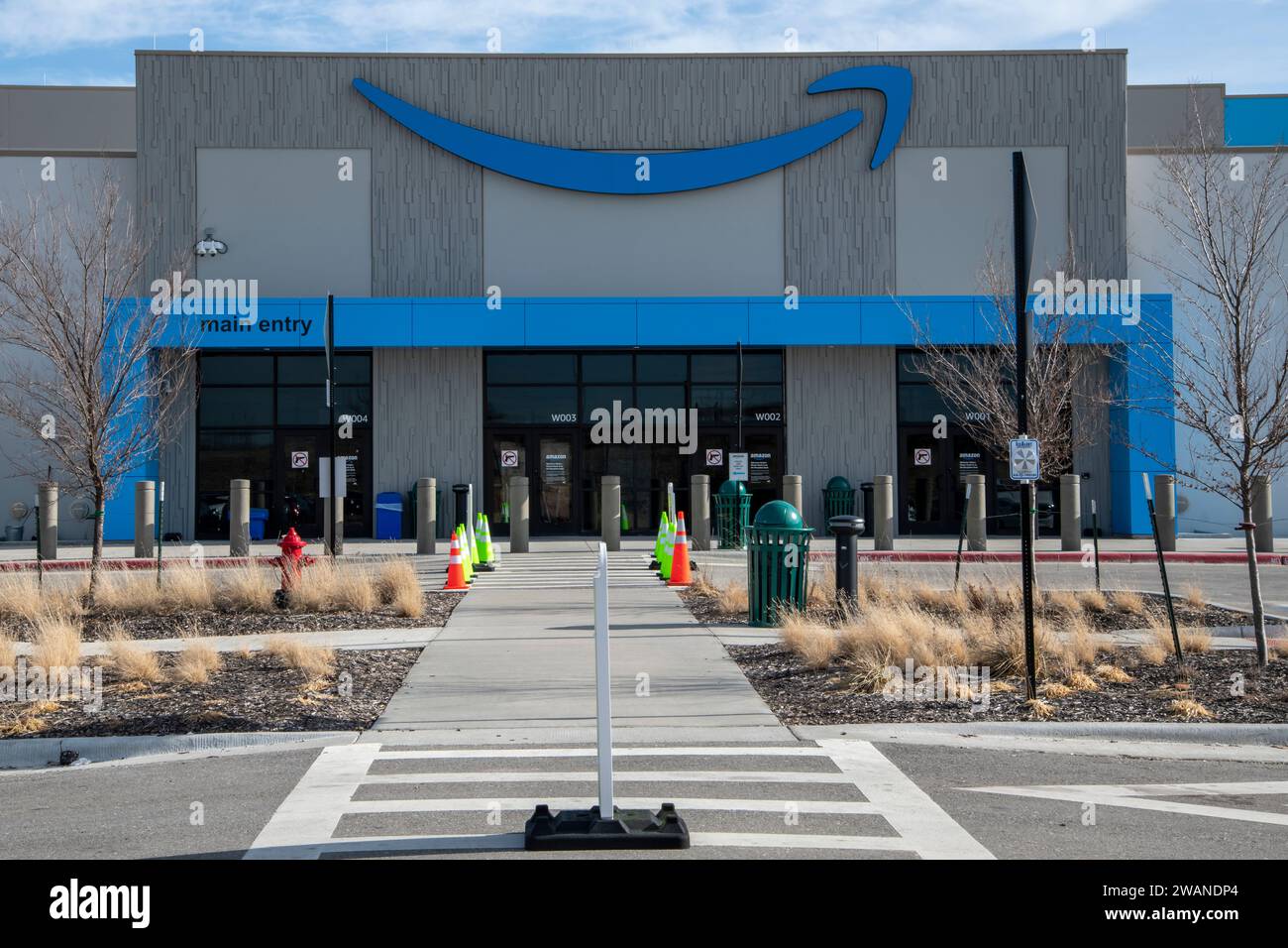 Kansas City, Kansas. Centro di evasione ordini Amazon. È il secondo più grande datore di lavoro privato negli Stati Uniti e uno dei più preziosi co al mondo Foto Stock