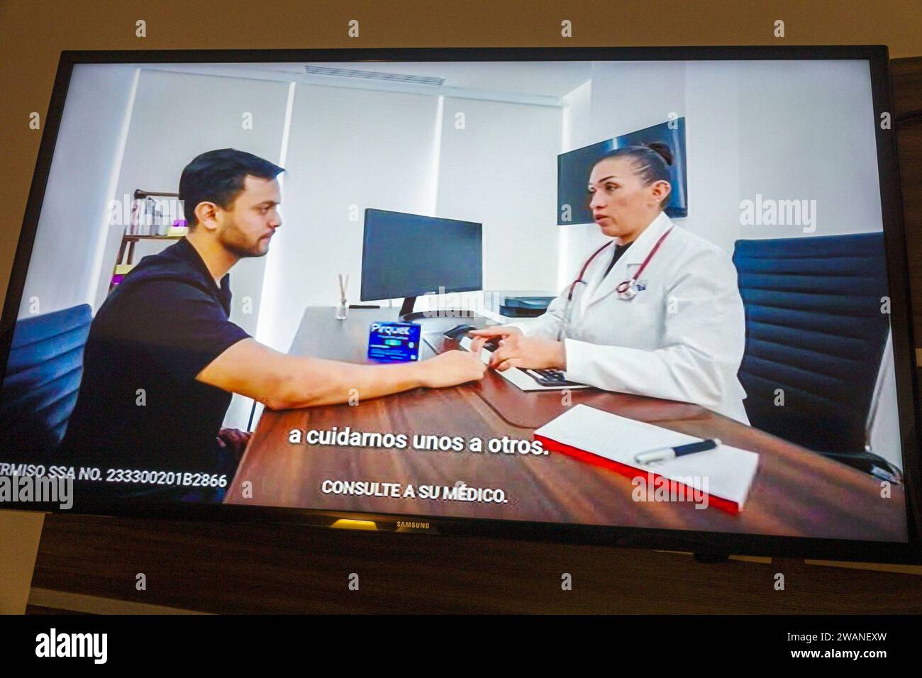 Merida Mexico, centro storico, centro storico, TV via cavo schermo monitor, pubblicità pubblicitaria di consulenza medica, uomo uomini maschio, Wo Foto Stock
