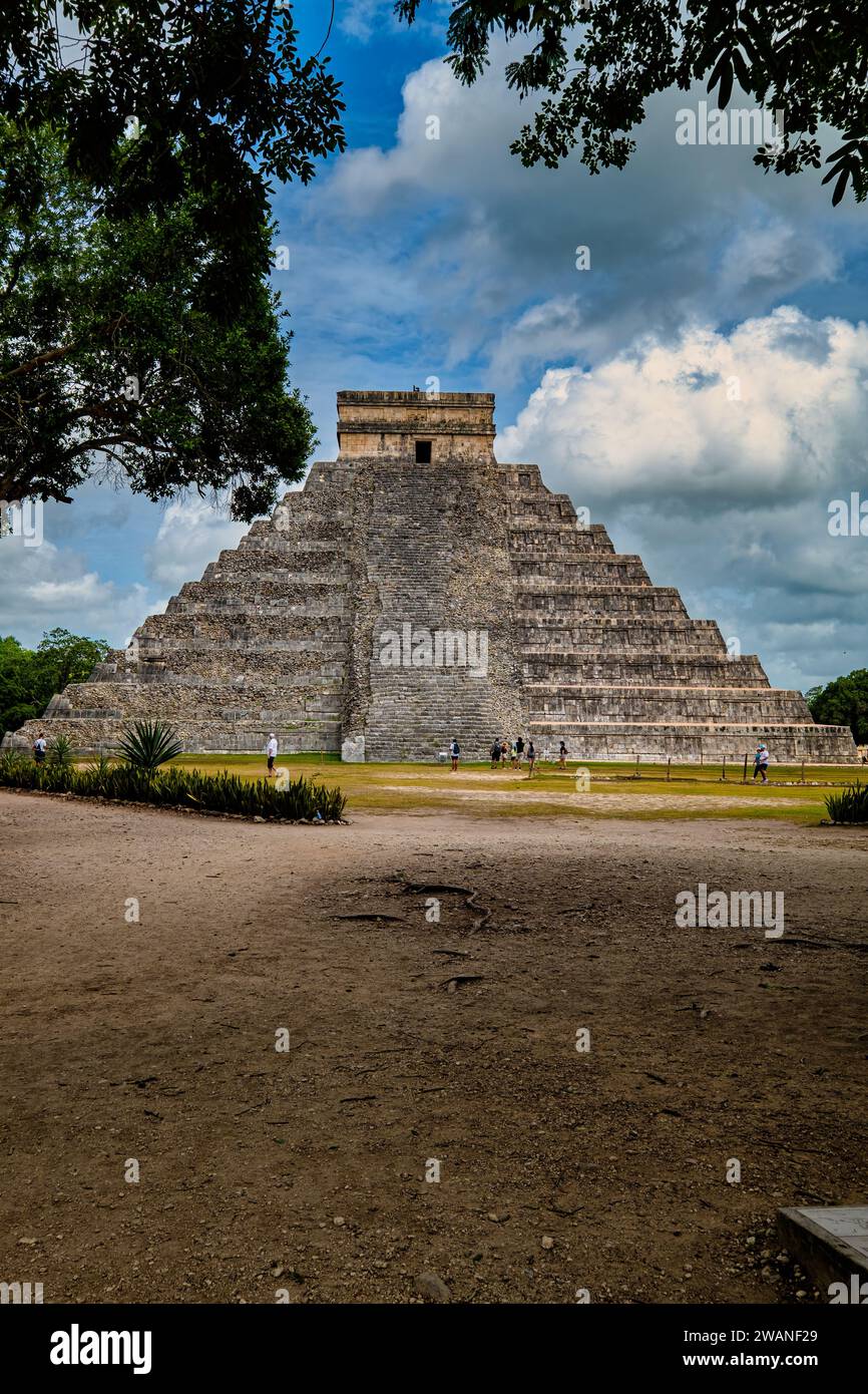 Chichén Itzá è un'antica città maya nella penisola dello Yucatan in Messico. Il popolo Maya costruì la città nello stile architettonico di Puuc intorno al 25 Foto Stock