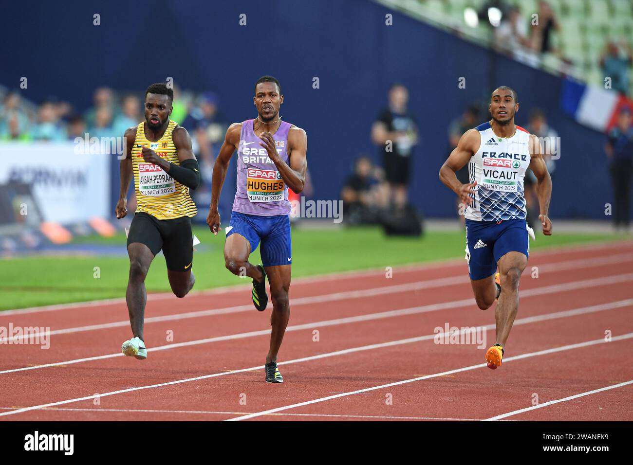 Zharnel Hughes (Gran Bretagna), Jimmy Vicaut (Francia), Lucas Ansah-Peprah (Germania). 100m semifinali uomini. Campionati europei di Monaco 2022 Foto Stock