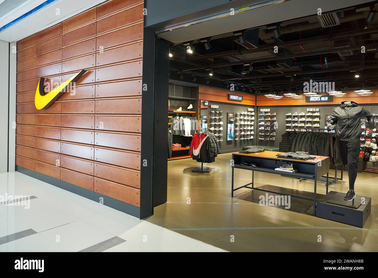 21 nike store hotsell