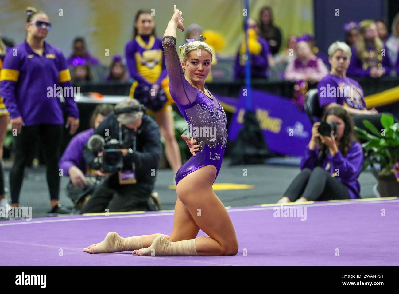 5 gennaio 2024: Olivia ''Livvy'' Dunne della LSU compete sul pavimento durante l'azione di ginnastica NCAA tra Ohio St. Buckeyes e LSU Tigers al Pete Maravich Assembly Center di Baton Rouge, LOUISIANA. Jonathan Mailhes/CSM Foto Stock