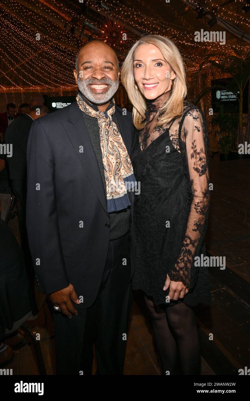 Earl Gibson III e Helen Hoehne alla cena della Golden Globe Foundation tenutasi al Beverly Hilton il 5 gennaio 2024 a Beverly Hills, California. Foto Stock