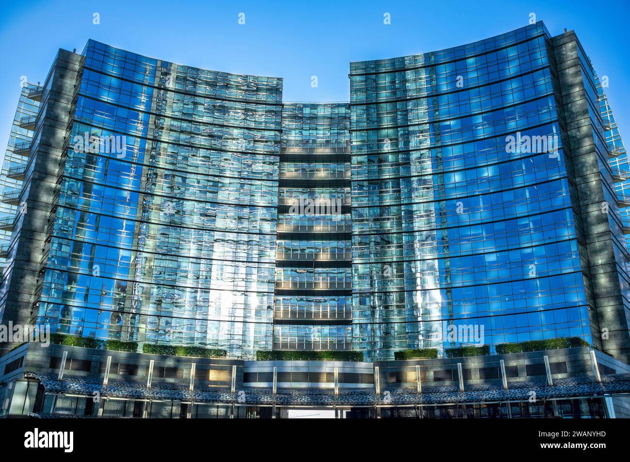 Particolare di Piazza Gae Aulenti, una piazza pedonale della città di Milano. Forma elevata e circolare. Foto Stock