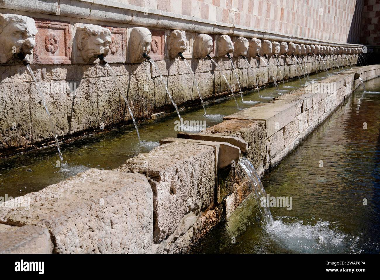 Fontana delle 99 cannelle, l'Aquila, regione, Abruzzo, Italia, l'Aquila, Abruzzo, Italia, Europa Foto Stock