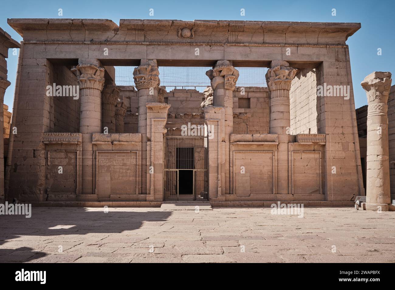 Tempio di Kalabsha ad Assuan, l'Egitto è un antico tempio egizio originariamente situato a Bab al-Kalabsha (porta di Kalabsha), 50 km a sud di Assuan Foto Stock