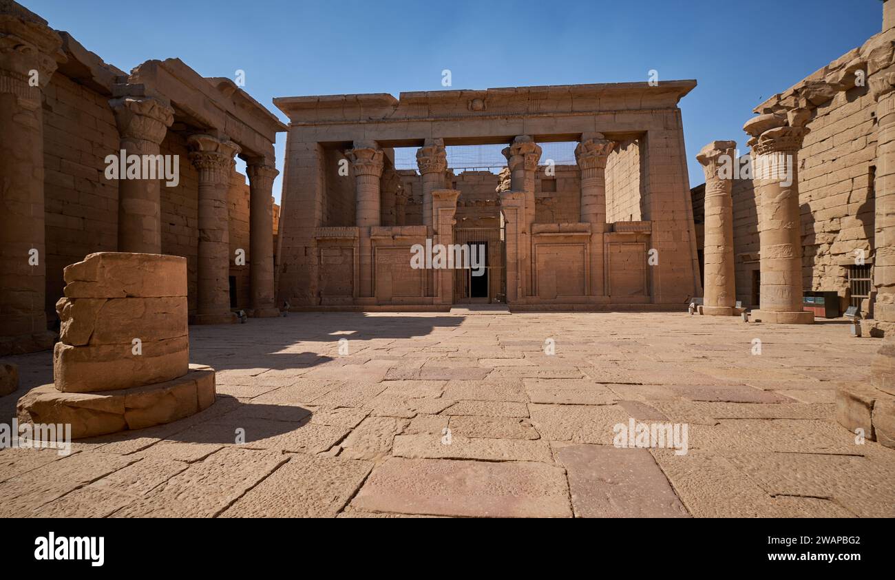 Tempio di Kalabsha ad Assuan, l'Egitto è un antico tempio egizio originariamente situato a Bab al-Kalabsha (porta di Kalabsha), 50 km a sud di Assuan Foto Stock