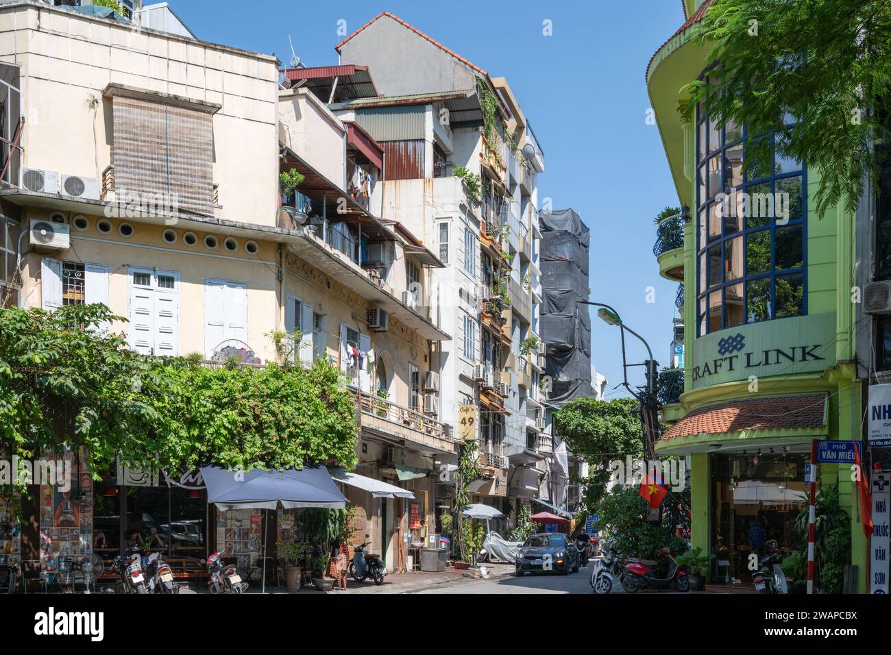 Strade del quartiere vecchio di Hanoi in Vietnam Foto Stock