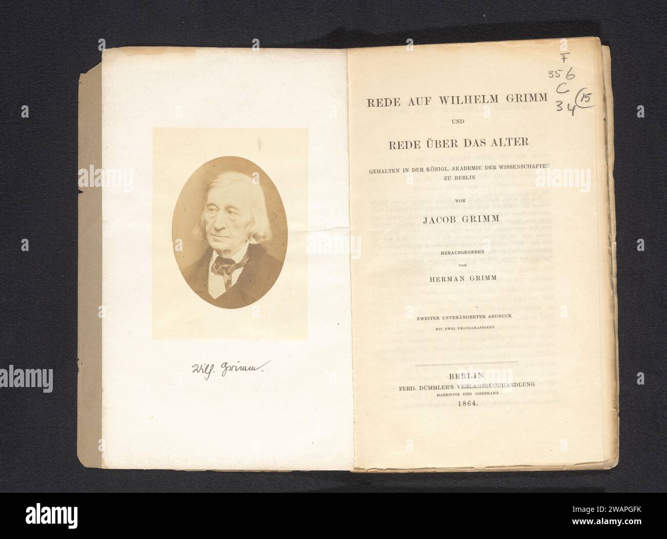 Discorso su Wilhelm Grimm e discorso sull'età, Jacob Ludwig Karl Grimm, 1864 libro Berlin paper Printing / albumen print Foto Stock