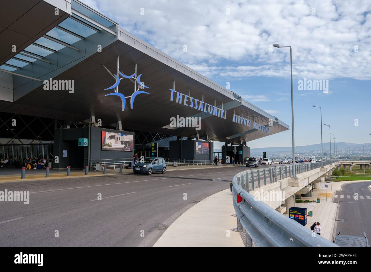Salonicco, Grecia - 26 settembre 2023 : Vista dell'ingresso principale dell'aeroporto internazionale di Salonicco Makedonia Grecia Foto Stock