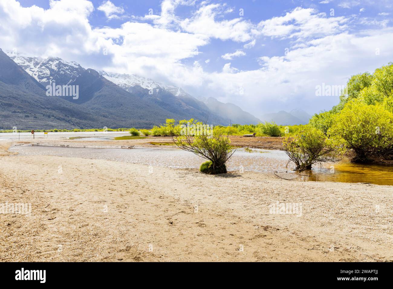 Una vista panoramica di Glenorchy in nuova Zelanda in una giornata di sole Foto Stock