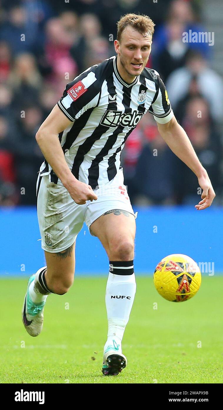 Sunderland sabato 6 gennaio 2024. Dan Burn del Newcastle United durante la partita di fa Cup del terzo turno tra Sunderland e Newcastle United allo Stadium of Light, Sunderland, sabato 6 gennaio 2024. (Foto: Michael driver | mi News) crediti: MI News & Sport /Alamy Live News Foto Stock