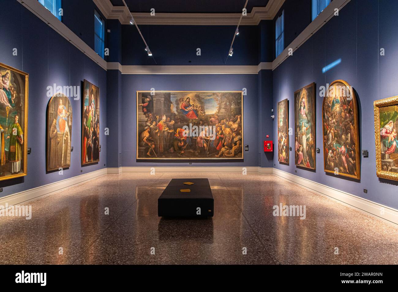 Sale espositive interne del Museo Civico di Bassano del Grappa, Veneto, Italia settentrionale, 16 dicembre 2023 Foto Stock