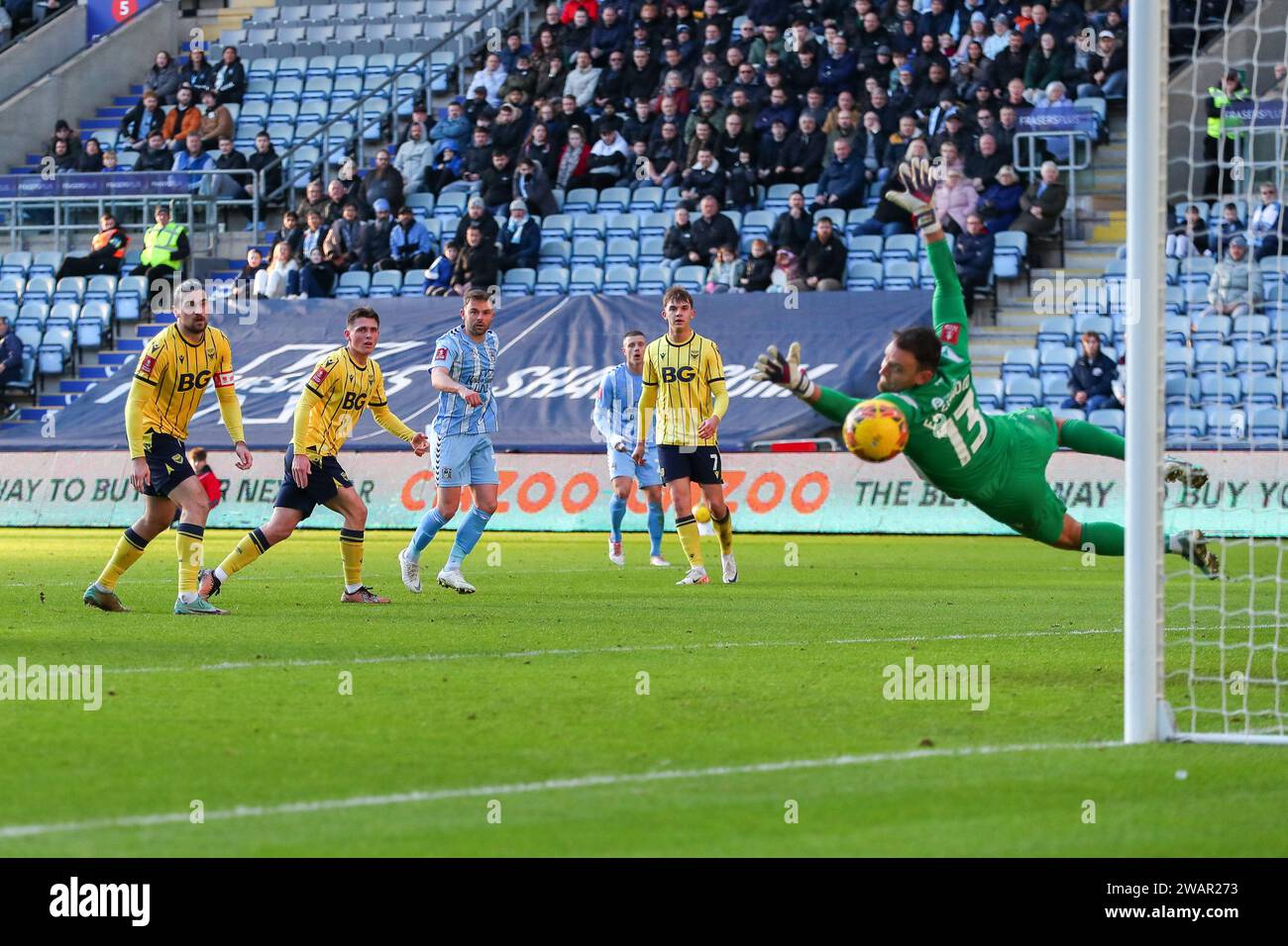 Matthew Godden #24 di Coventry City segna per fare il punteggio 5-2 durante la partita Emirates fa Cup Third Round Coventry City vs Oxford United a Coventry Building Society Arena, Coventry, Regno Unito, 6 gennaio 2024 (foto di Craig Anthony/News Images) a Coventry, Regno Unito il 1/6/2024. (Foto di Craig Anthony/News Images/Sipa USA) Foto Stock