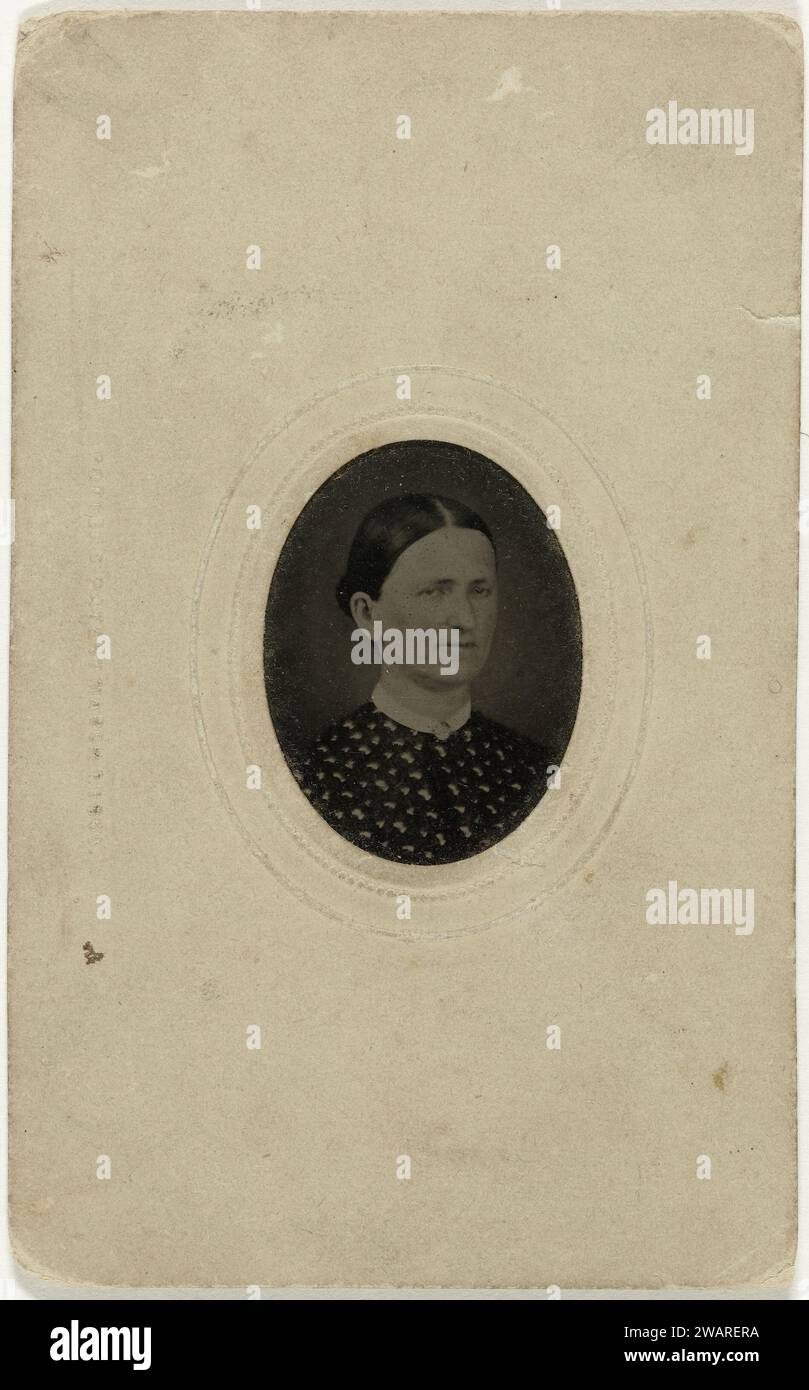 Ritratto di una donna, c. 1875 - c. 1900 Fotografia Stati Uniti d'America passepartout: Paper. Metallo ferrotipizzazione anonimo persona storica ritratta - BB - donna Foto Stock