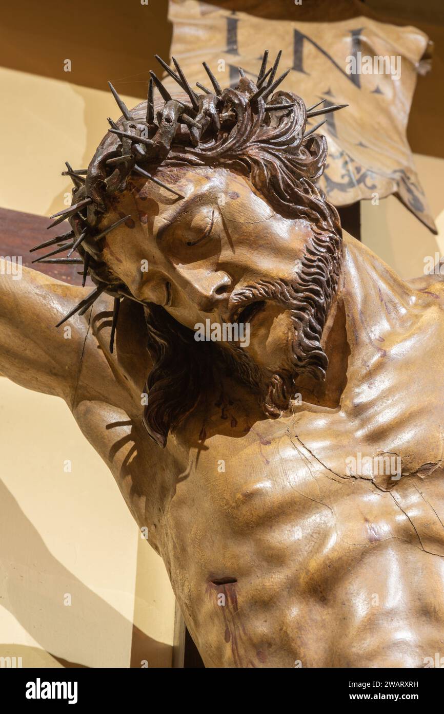 VICENZA, ITALIA - 7 NOVEMBRE 2023: Il dettaglio della statua policroma scolpita della Crocifissione nella chiesa di Santo Stefano di un artista sconosciuto. Foto Stock