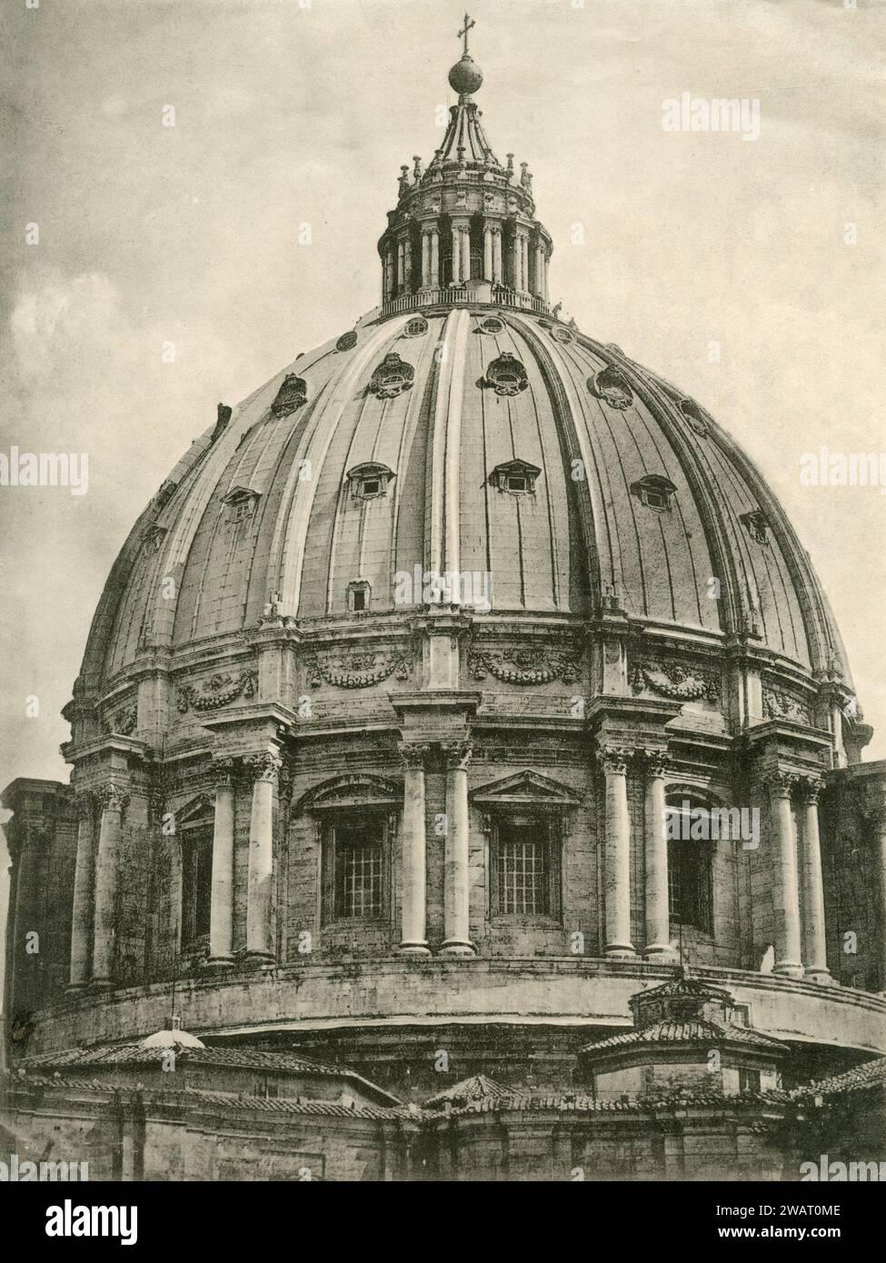Cupola della chiesa di San Pietro, Roma, Italia anni '1930 Foto Stock