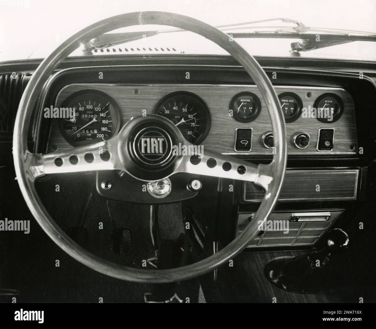 Vista del cruscotto della vettura FIAT 124 Sport Coupé, Italia anni '1970 Foto Stock