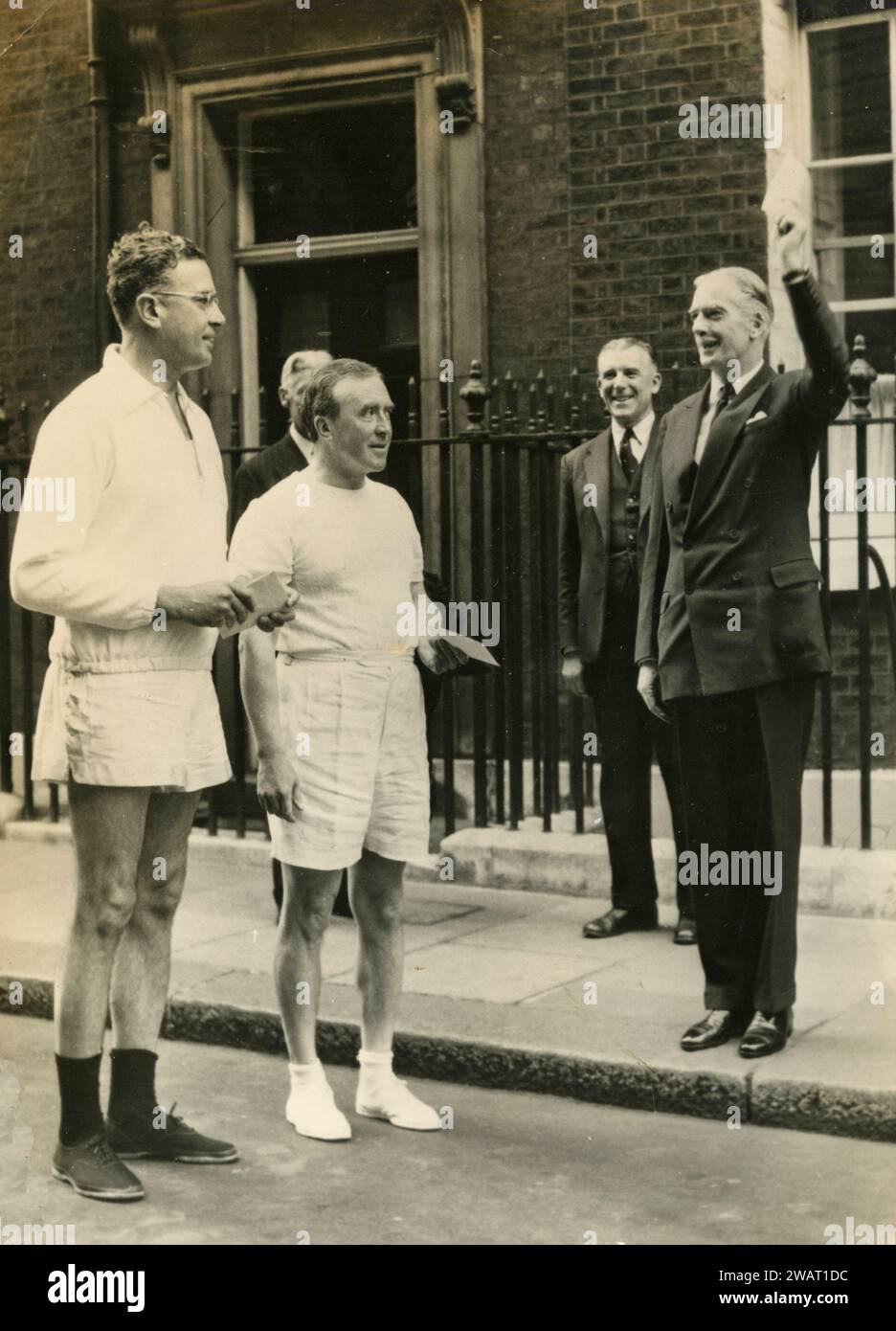 Sir Anthony Eden in Downing Street, Londra, Regno Unito 1950s Foto Stock