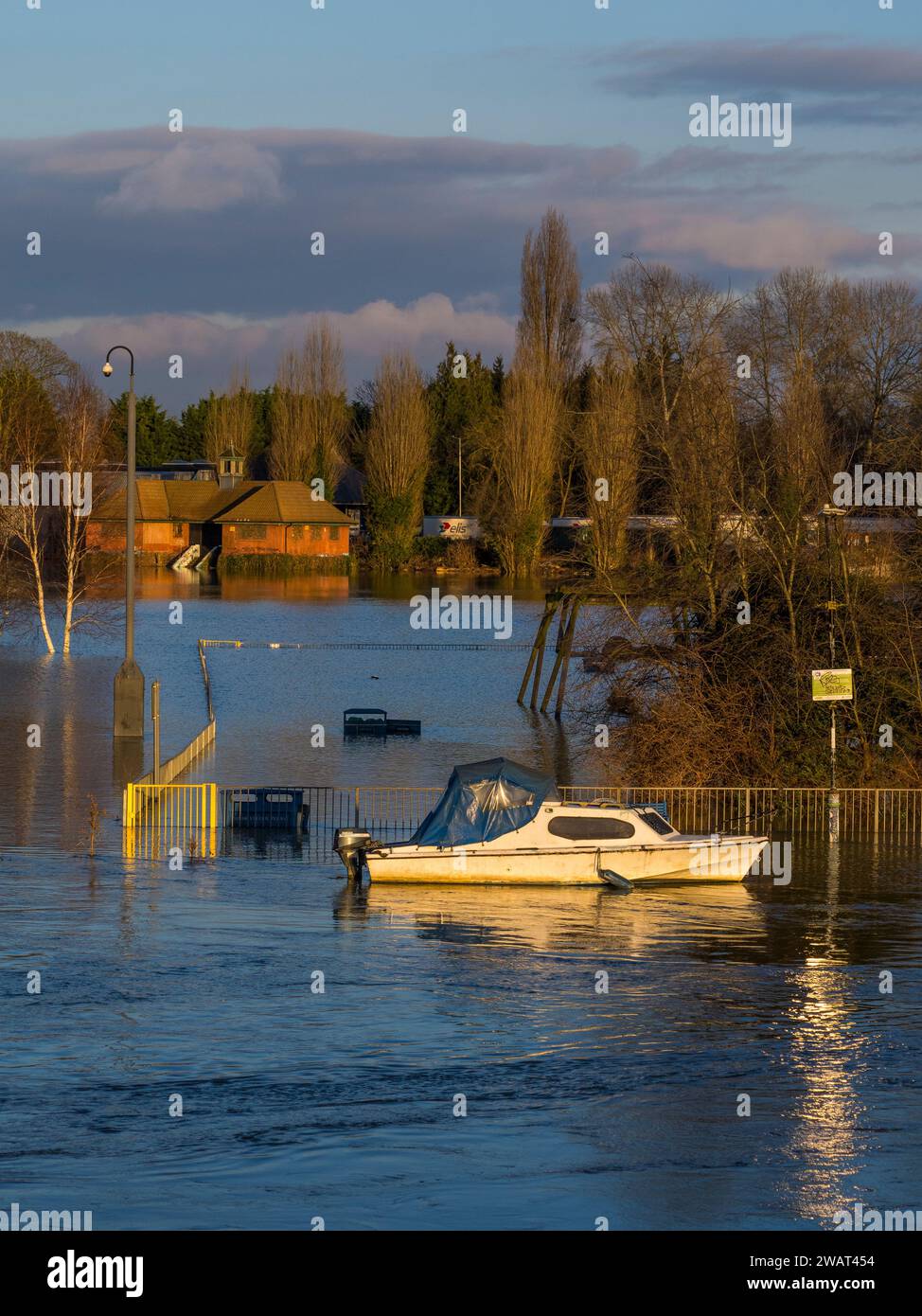Inondazioni, Christchurch Meadows, Caversham, Reading, Berkshire, Inghilterra, Regno Unito, Regno Unito. Foto Stock