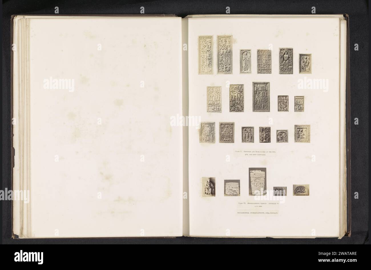 Ventidue produzioni fotografiche di una pubblicazione della Arundel Society con rilievi in avorio cristiano, Anonymous, c. 1859 - in o prima del 1869 foto supporto fotografico album stampa albumen. scultura (+ rilievo  scultura) Foto Stock