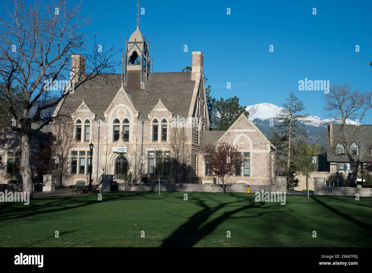 Edifici nel campus del Colorado College, un college privato di materie umanistiche a Colorado Springs, Colorado. Fondata nel 1874. Foto Stock