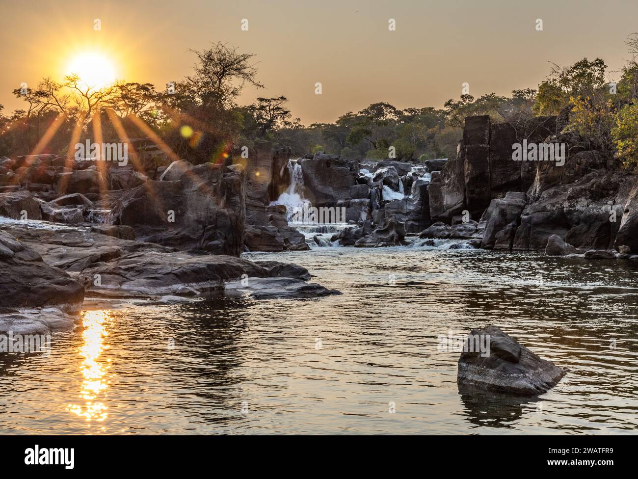 Cascata, fiume Bua, tramonto, riserva naturale di Nkhotakota, Malawi Foto Stock