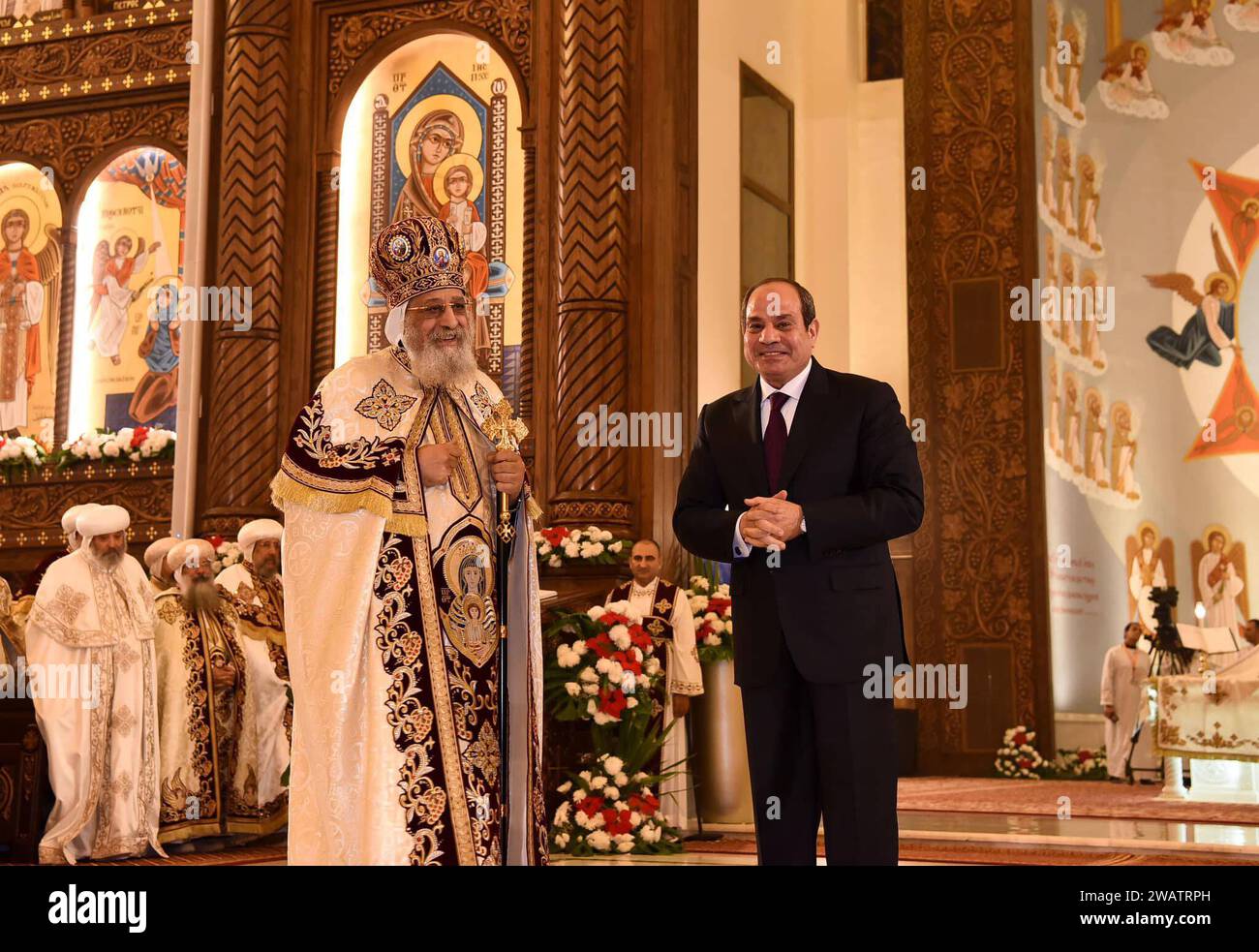 Il presidente egiziano Abdel Fattah El-Sisi partecipa alla messa di Natale presso la Cattedrale della Natività di Cristo, nella nuova capitale amministrativa, il presidente egiziano Abdel Fattah El-Sisi partecipa alla messa di Natale presso la Cattedrale della Natività di Cristo, nella nuova capitale amministrativa, il Cairo, Egitto, il 6 gennaio 2024. La messa di Natale era iniziata sotto la presidenza di sua Santità Papa Tawadros II, Papa di Alessandria e Patriarca della sede di Marco, nella Cattedrale della Natività di Cristo. Foto del Presidente egiziano Apaimages Cairo Cairo Egypt 070124_Egypt_EPO_0011 Copyright Foto Stock