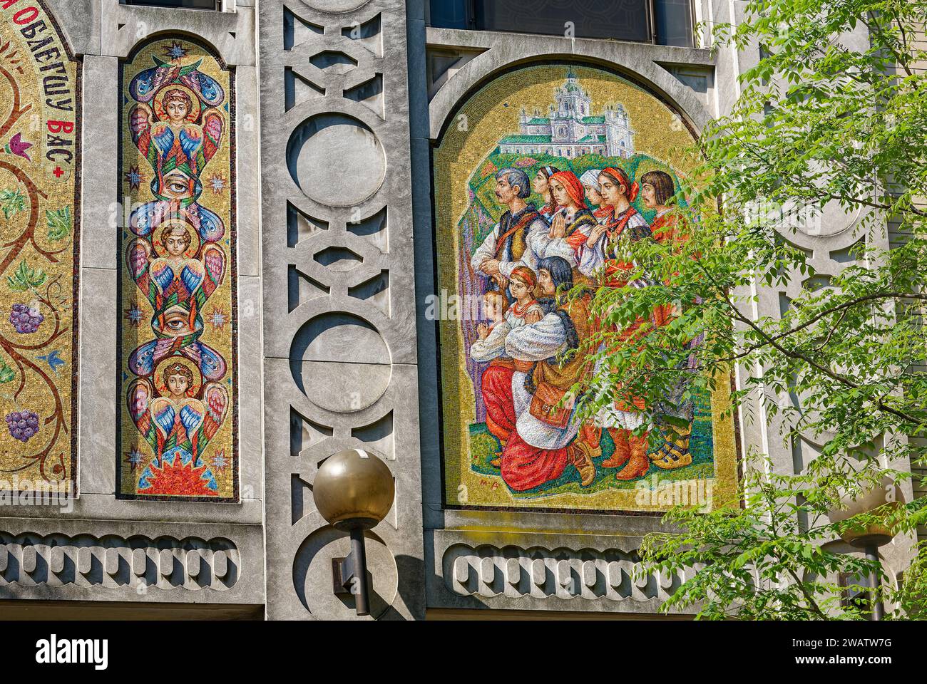 St La chiesa cattolica Ucraina George fu costruita nel 1978, progettata da Apollinaire Osadca in stile revival bizantino con cupola e mosaici dorati. Foto Stock