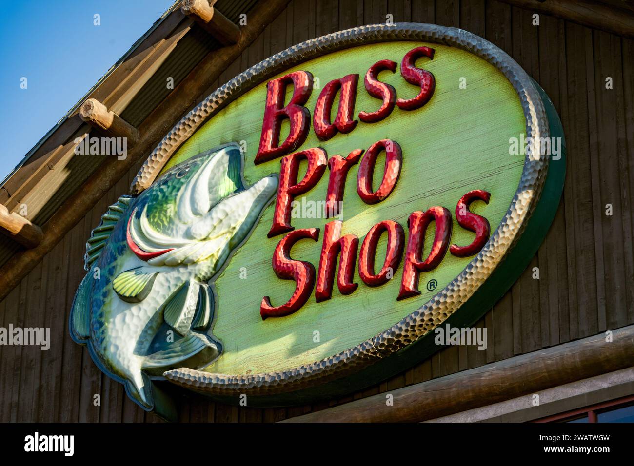 Rancho Cucamonga, CA - 25 dicembre 2023: Bass Pro Shops è una delle più eccitanti esperienze di caccia e pesca all'aperto e shopping avventuroso in America. Foto Stock